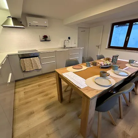 Holiday home Bequemes Fachwerkhaus Fuer 10 Personen Mit Innenhof Und Wallbox